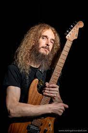 biografía Guthrie Govan