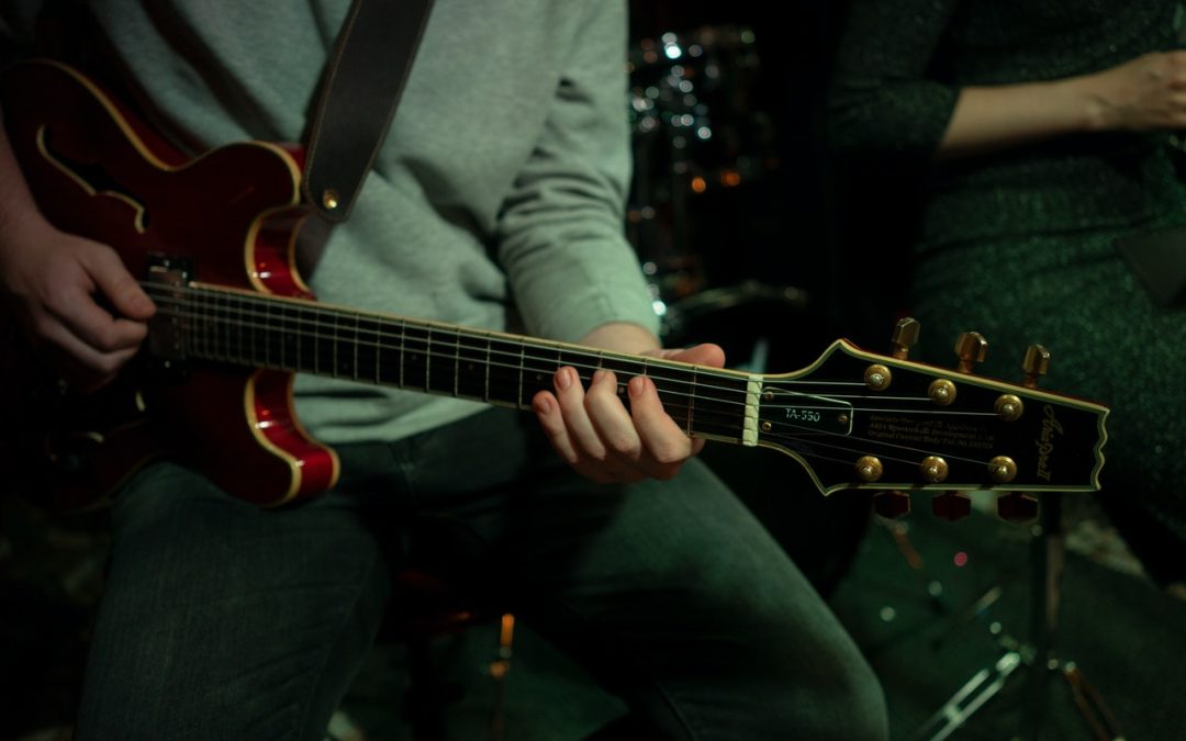 Tap Harmonics, ¿Qué son los tapped harmonics y cómo tocarlos?